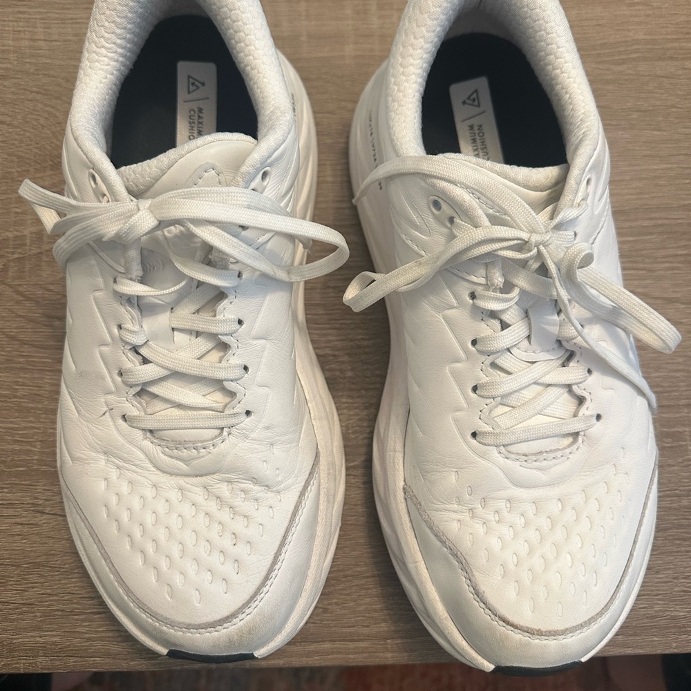 Hoka Bondi SR tennis shoes